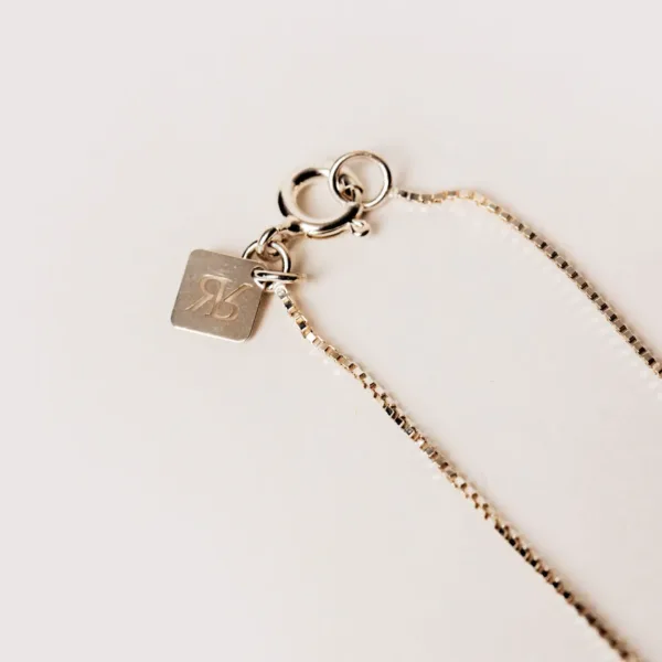 Colar mini zircónia água marinha detalhe