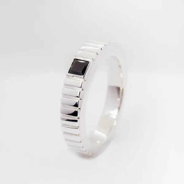 Anel pedra preta quadrada para homem em prata