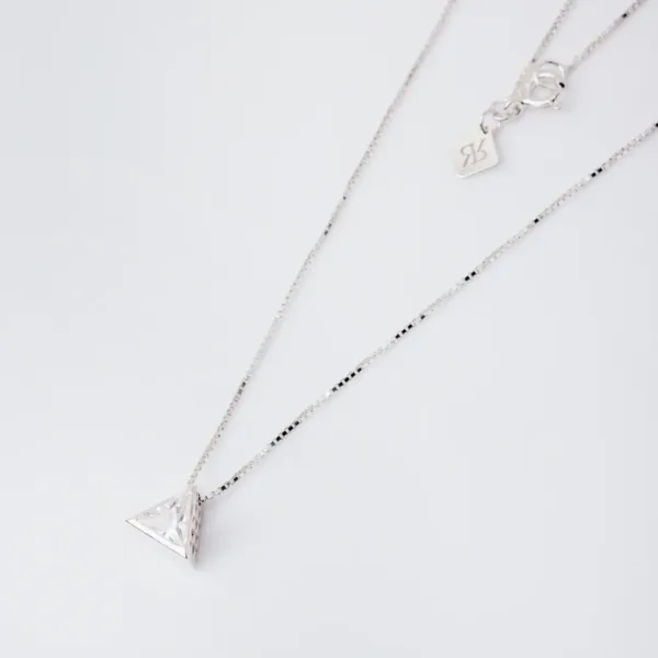 Colar pedra triangular cristal para homem em prata Colar pedra triangular cristal para homem em prata