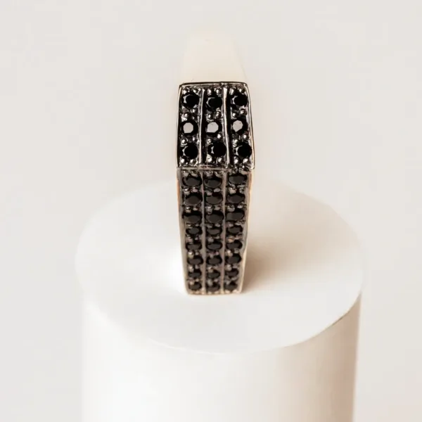 Anel Meia Face Preto Prata 925 Homem detalhe