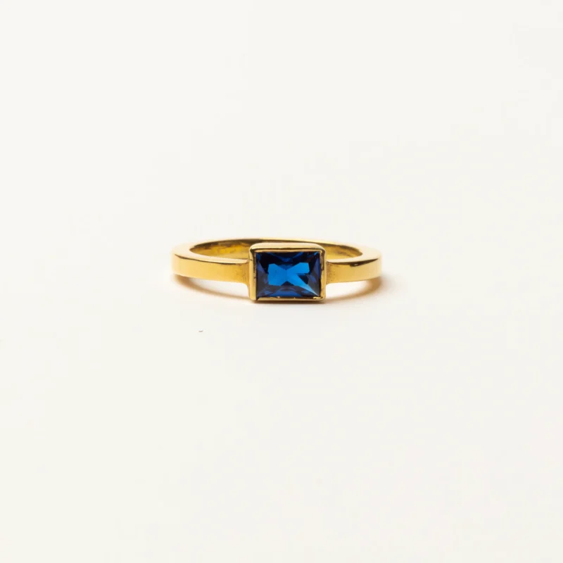 Solitaire Ring Rectangular Sapphire Stone