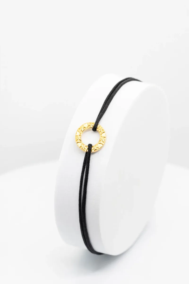 pulseira para homem com fio preto e prata banhdo a ouro