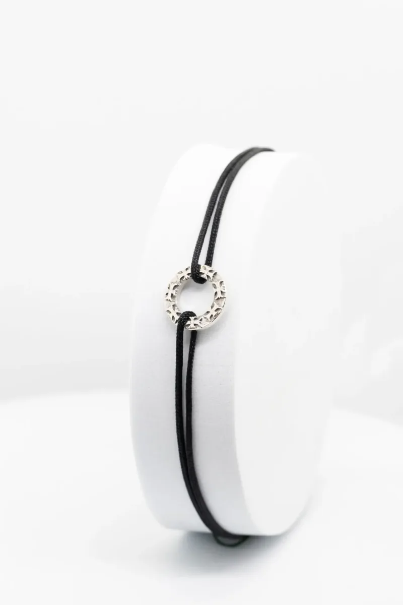 pulseira para homem com fio preto e prata com relevo pulseira para homem com fio preto e prata com relevo
