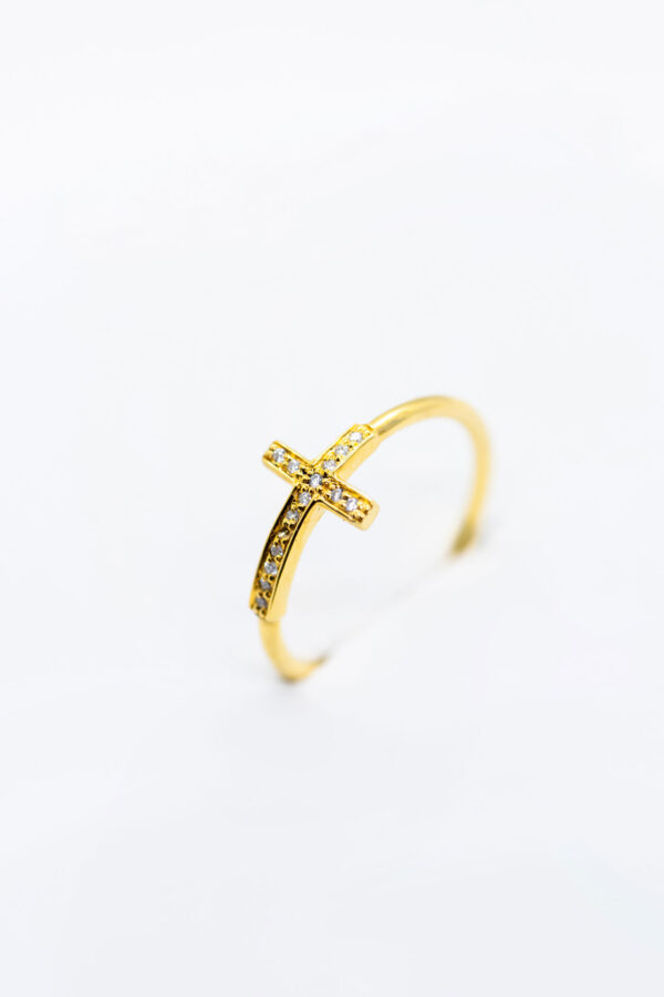 Anel com cruz ouro e diamantes Anel com cruz ouro e diamantes