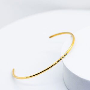 Escrava Minimalista Ouro 9K E Diamantes Pretos